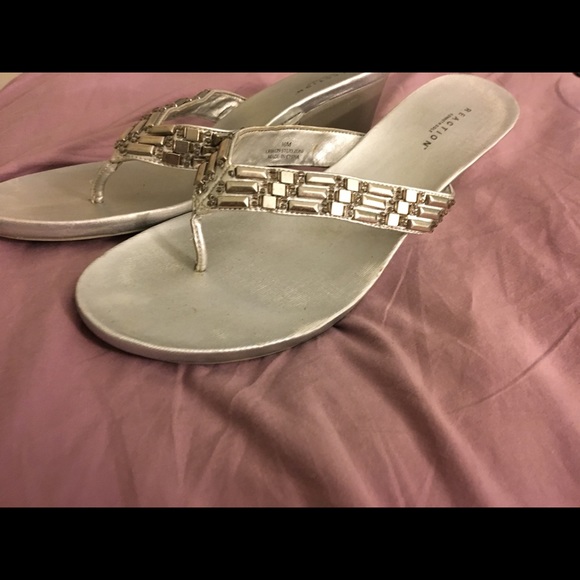 VGUC Reaction “Stud Zone” silver wedges - Picture 2 of 4